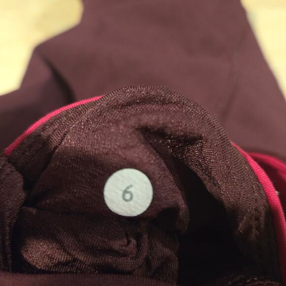 Lululemon Hop To It Crop sz 6 Bordeaux Drama / Hyper Stripe Bumble Berry - Picture 4 of 5